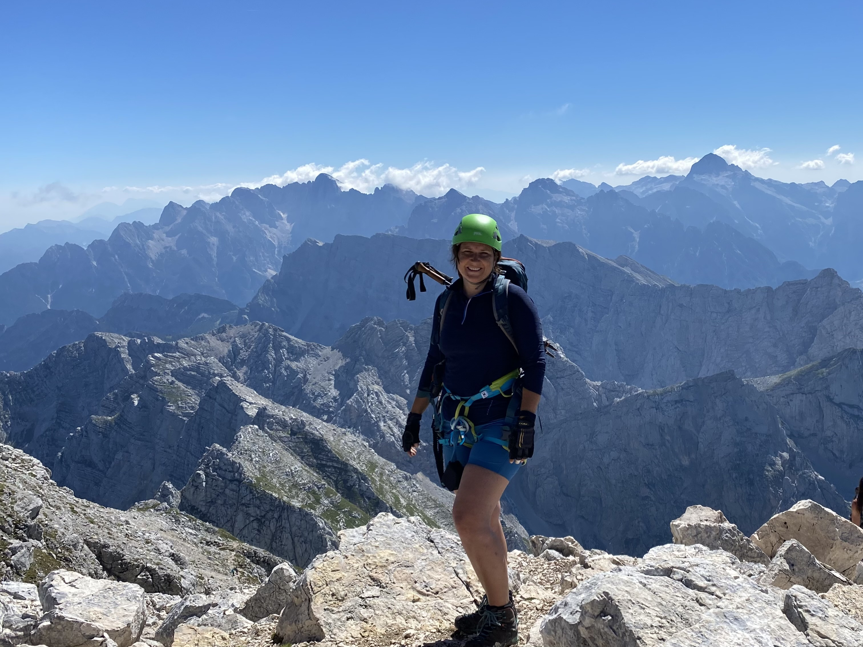 Ramona beim Wandern in den Bergen